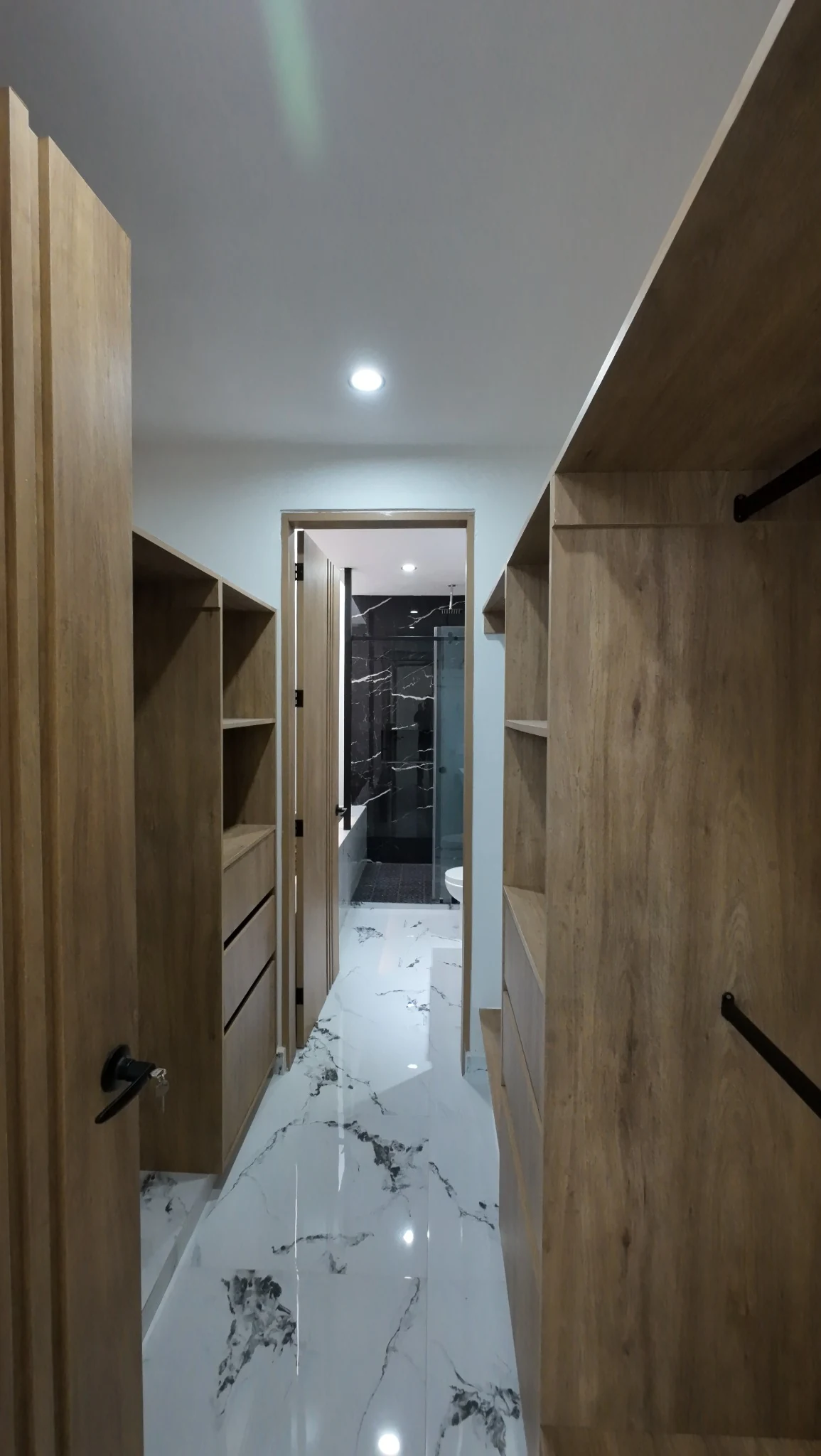 Vestidor de CASA GH con carpintería a medida
